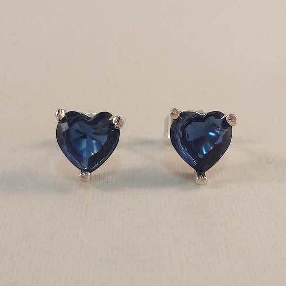 Silver Plated Navy Blue Heart Cut Diamond Zircon Stud Earrings Gorgeous Gift - Picture 1 of 6